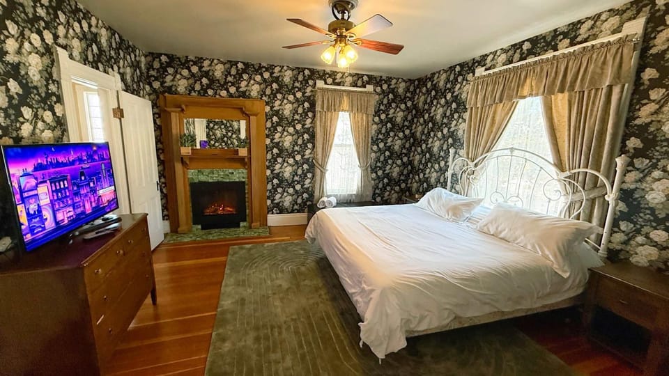 Governor's Mansion Guest Suites For Big Groups House in Leadville