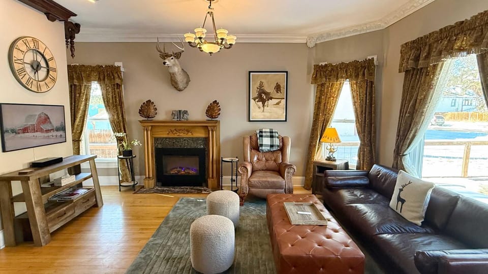 Governor's Mansion Guest Suites For Big Groups House in Leadville