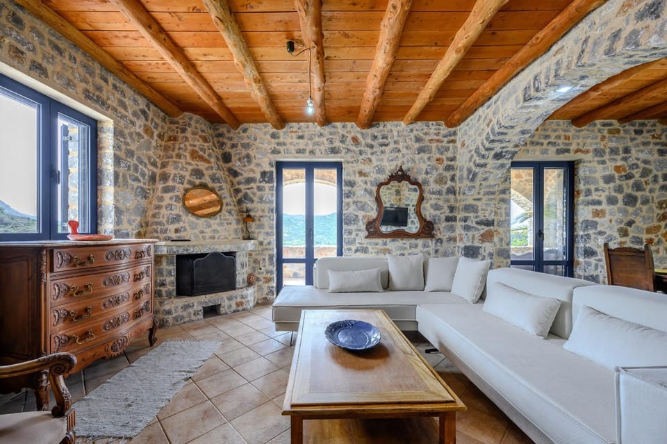 TV and multimedia, Living room, Decorative detail, Seating area, fireplace, heating
