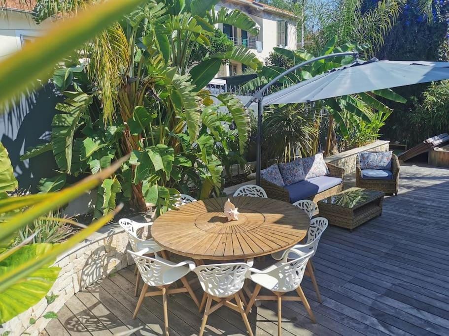 Spring, Day, Garden, Dining area, Garden view