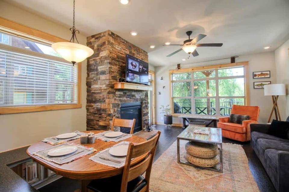 TV and multimedia, Living room, Dining area