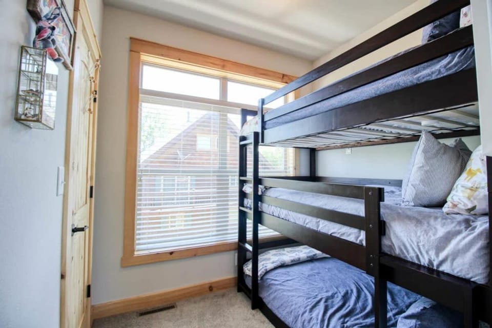 Bed, Bedroom, bunk bed
