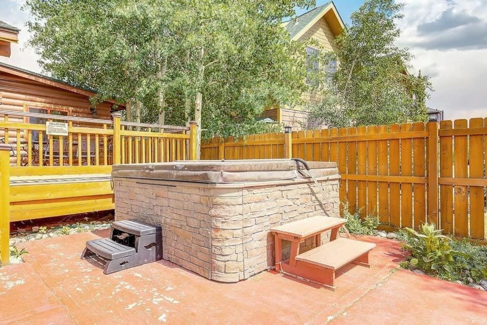 Day, Hot Tub