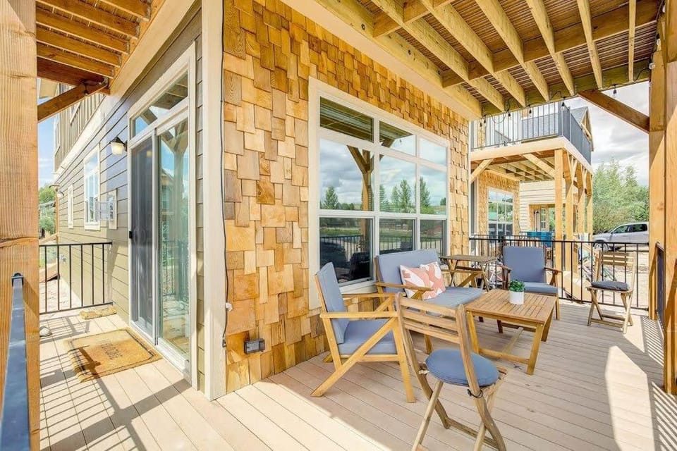 Patio, Day