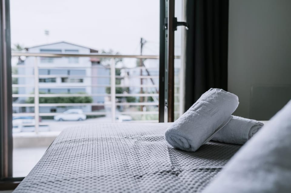 Bed, Day, View (from property/room), Balcony/Terrace, Photo of the whole room, Bedroom, Parking, towels