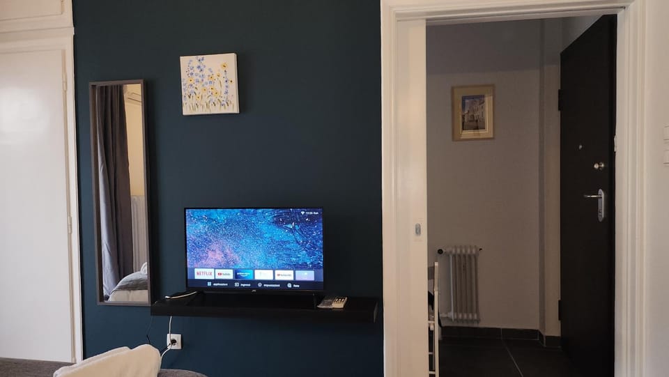 TV and multimedia, wardrobe