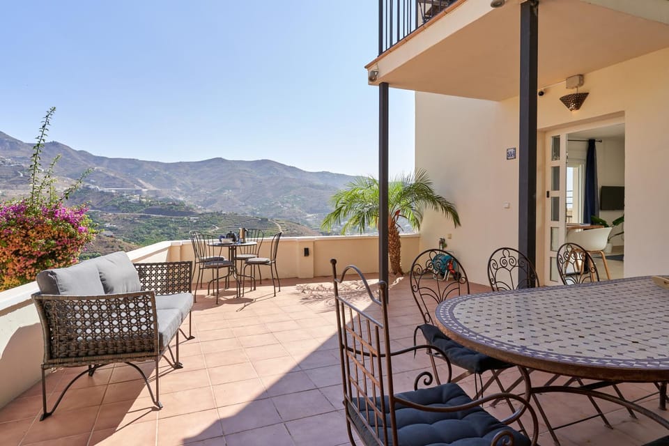 Property building, Balcony/Terrace, Living room