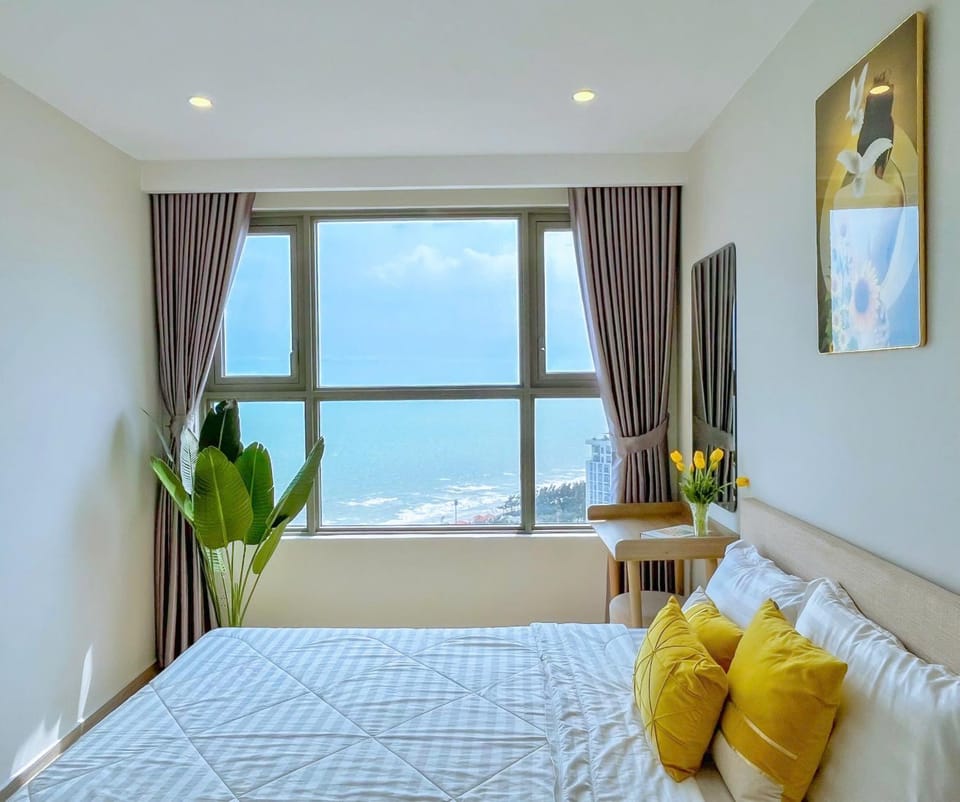 Bed, Natural landscape, TV and multimedia, Living room, Photo of the whole room, Seating area, Bedroom, Sea view, hair dresser