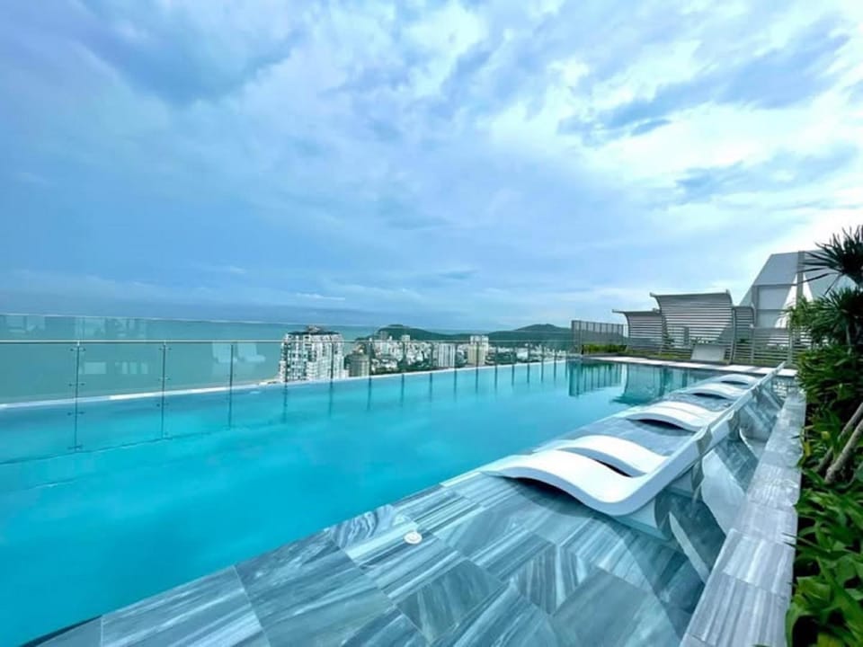 Day, Natural landscape, Pool view, Sea view, Swimming pool, sunbed