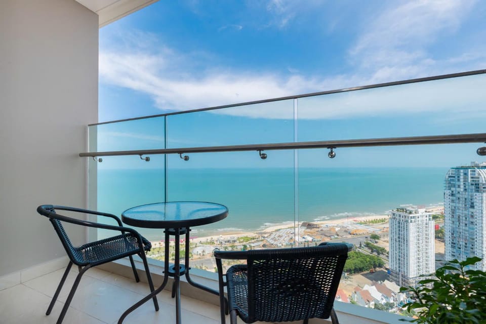 Patio, Day, Natural landscape, View (from property/room), Balcony/Terrace, Living room, Seating area, Dining area, City view, Sea view