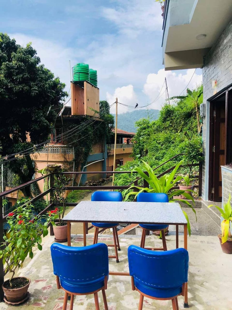 Property building, Balcony/Terrace, Dining area, Garden view
