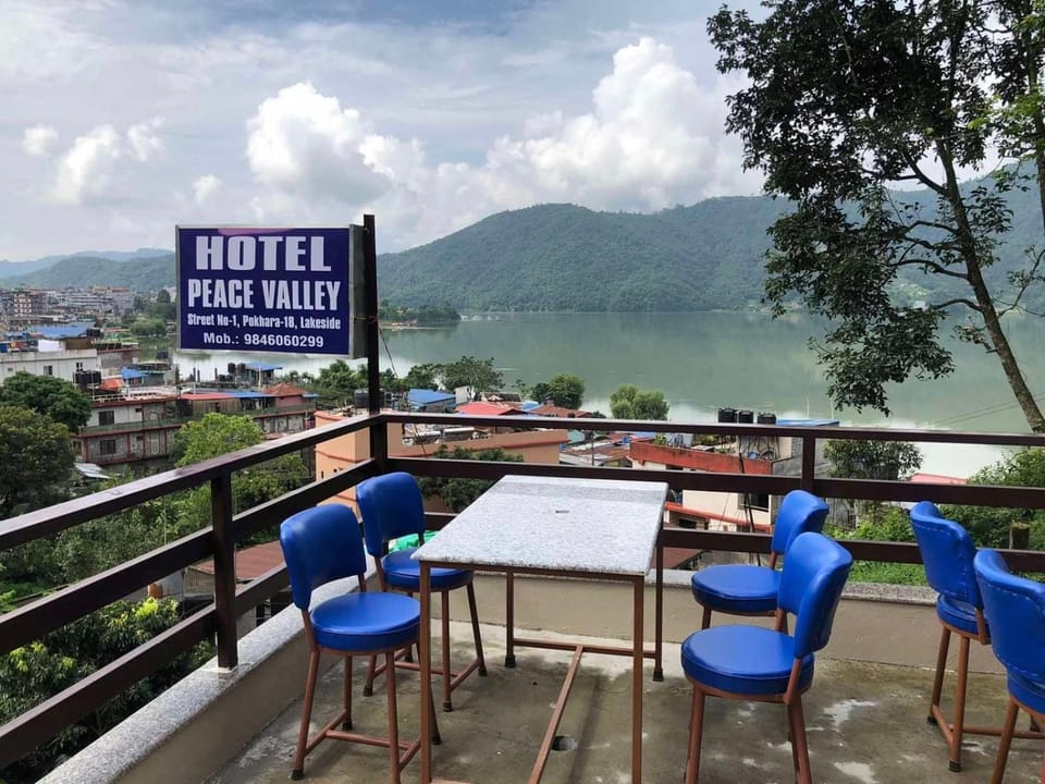 View (from property/room), Balcony/Terrace, Seating area, Dining area, Lake view