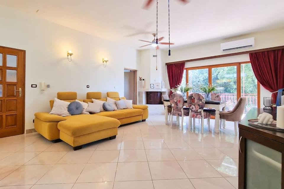 Apartment Kalliope, 200m sea Apartment in Šibenik-Knin County, Croatia