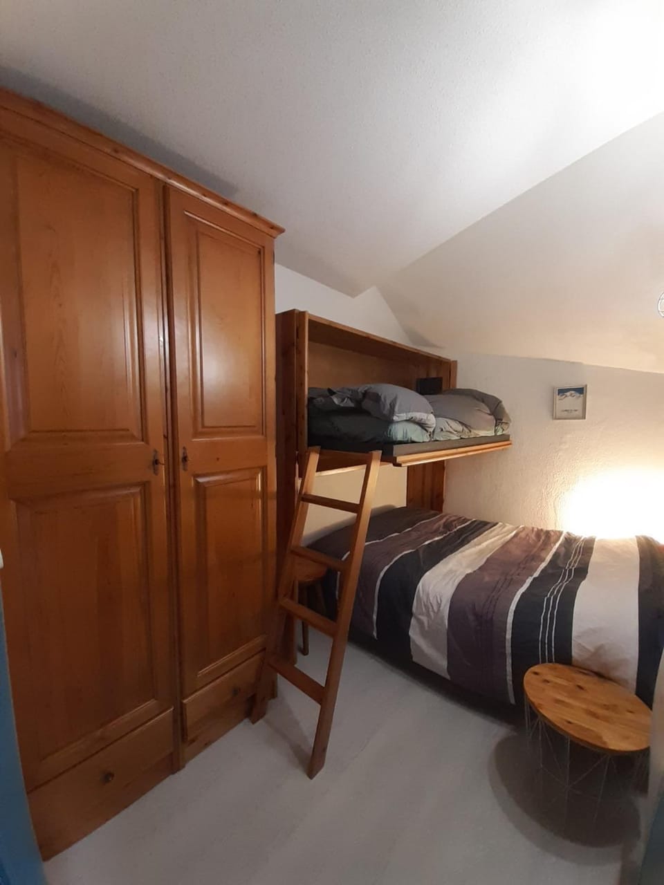 Photo of the whole room, bunk bed
