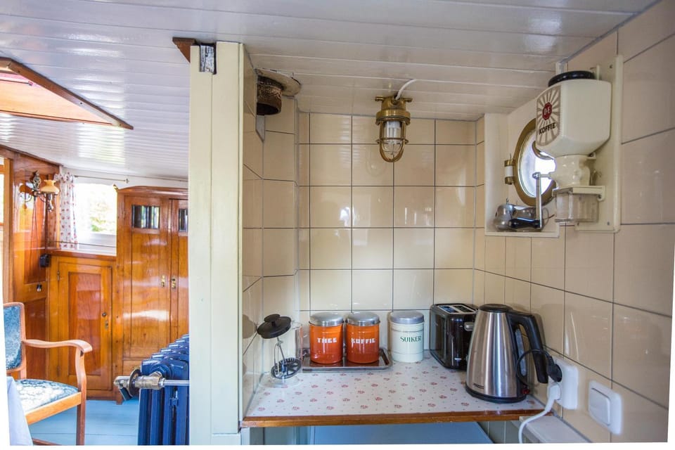 Coffee/tea facilities, toaster