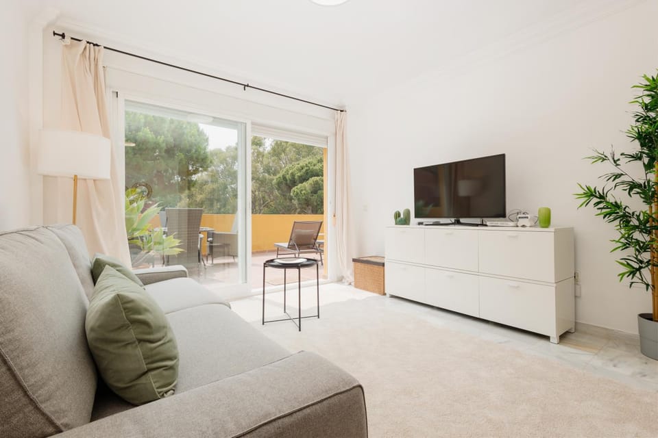 Communal lounge/ TV room, TV and multimedia, Living room, Lounge or bar, Seating area