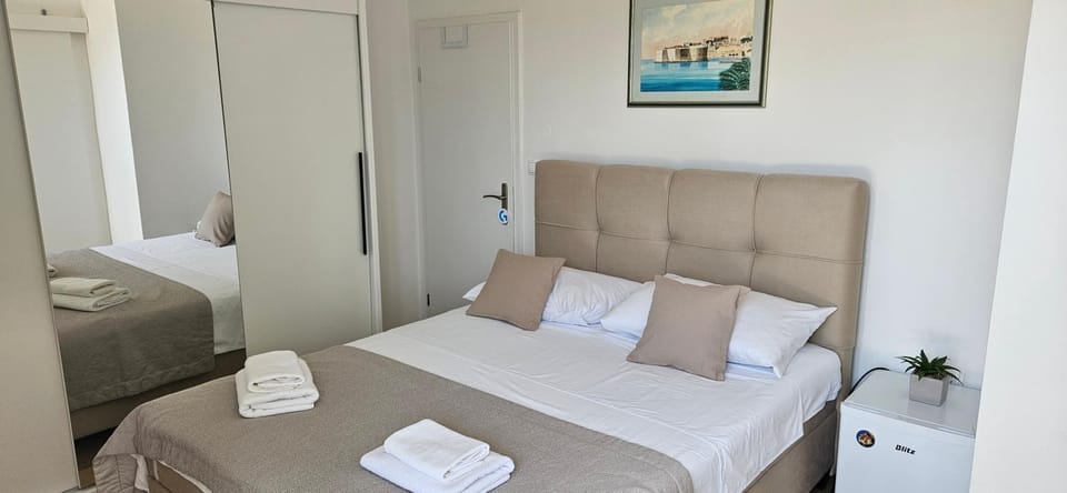 Bed, Photo of the whole room, Bedroom, towels, wardrobe