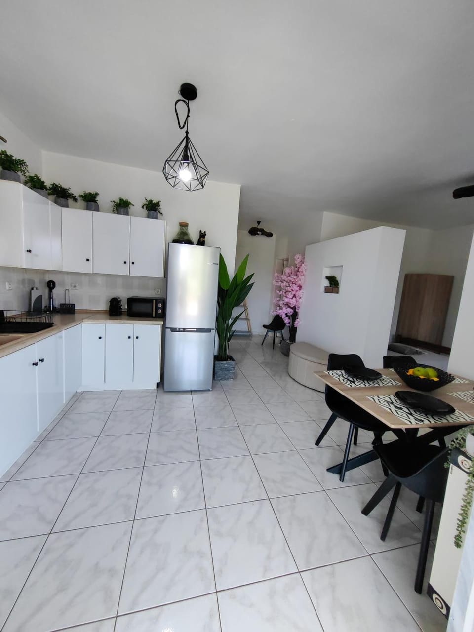 Kitchen or kitchenette, Dining area, minibar