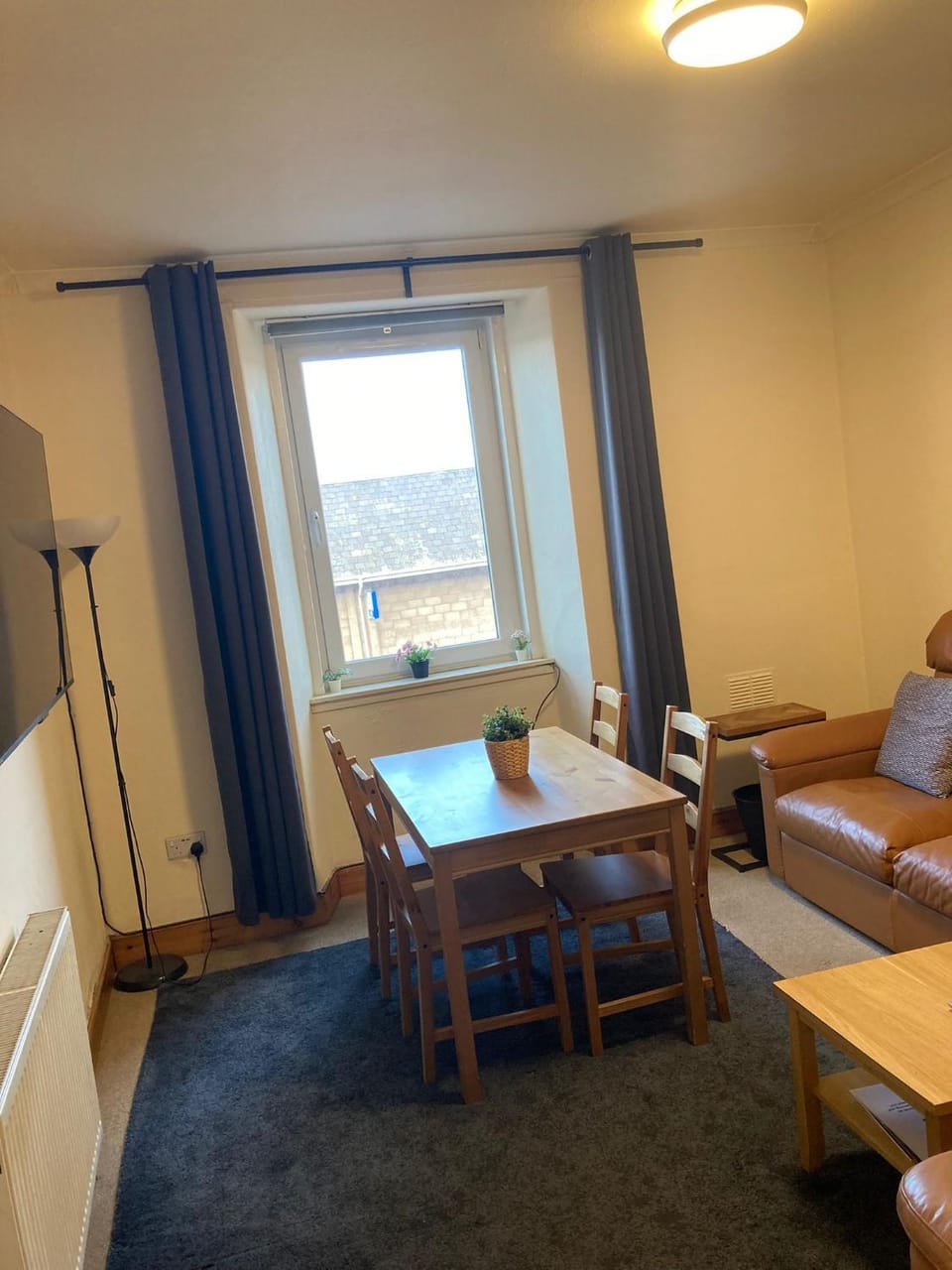 2 Bed Central Ness Apart - May Court Apartment in Inverness