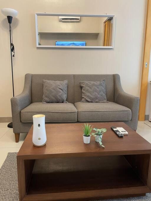 Cozy 1 BR One Uptown Residences BGC Apartment in Makati