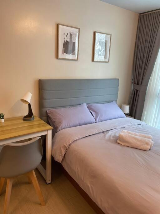 Cozy 1 BR One Uptown Residences BGC Apartment in Makati