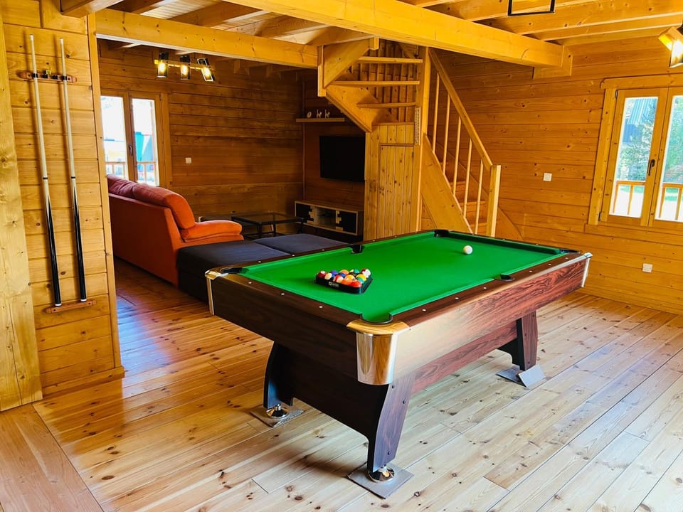 Billiard, Billiard, Living room, Seating area