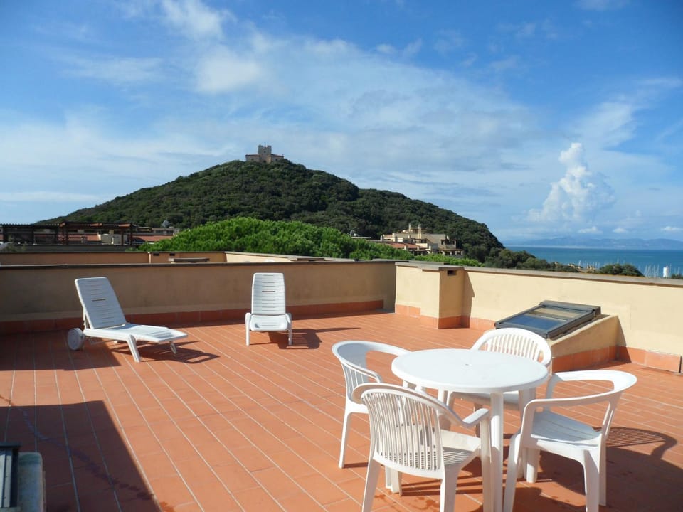 View (from property/room), Balcony/Terrace, sunbed