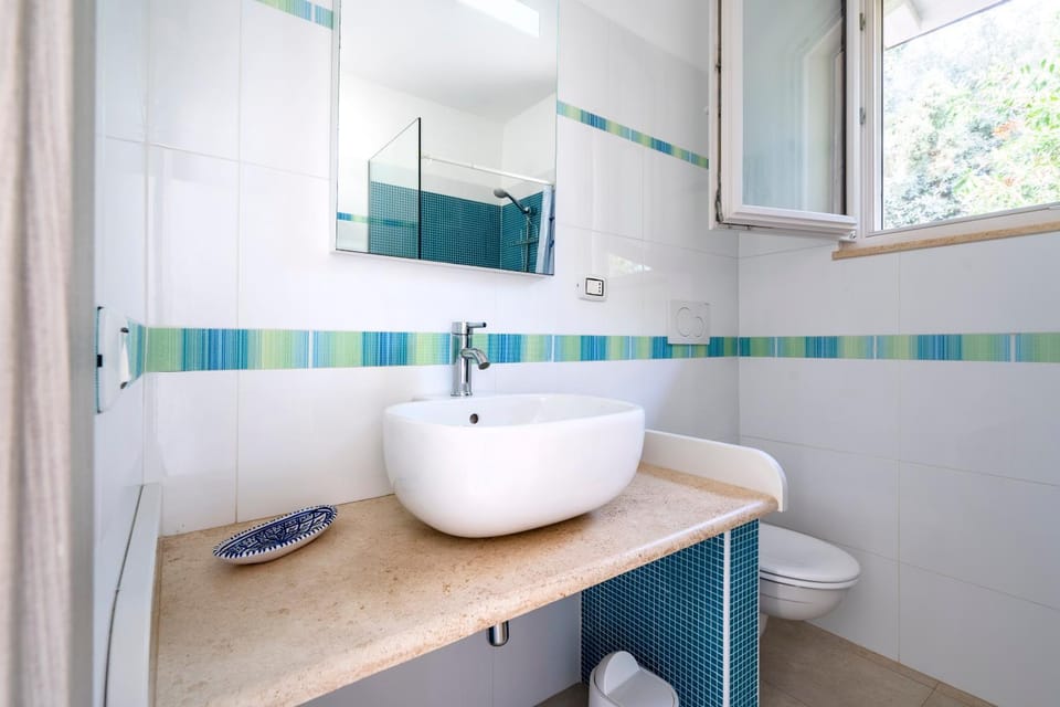 Bathroom, Living room
