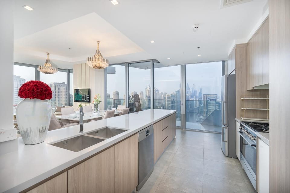 Majestic 3-Bed apartment w stunning Marina views Apartment in Dubai