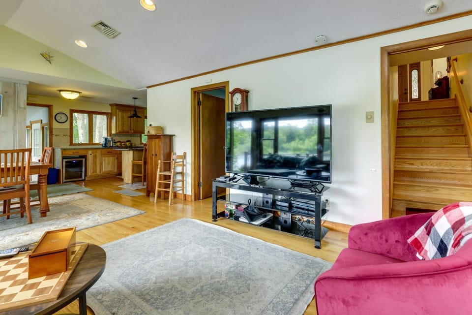 Lakefront Connecticut Retreat Near UConn House in Connecticut