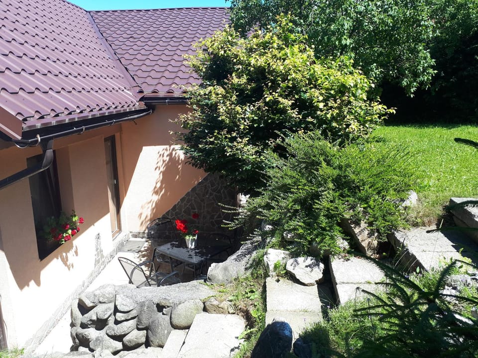 Property building, Garden, Balcony/Terrace, Garden view