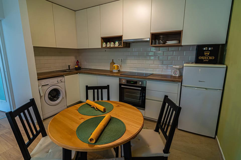 Kitchen or kitchenette, dishwasher, pet friendly, stove, washing machine