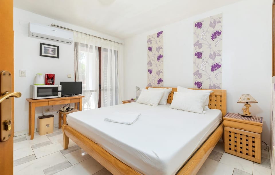 Rudel Room with Terrace Bed and Breakfast in Fažana