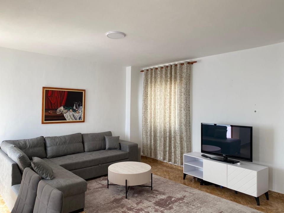 TV and multimedia, Living room, Seating area, Evening entertainment