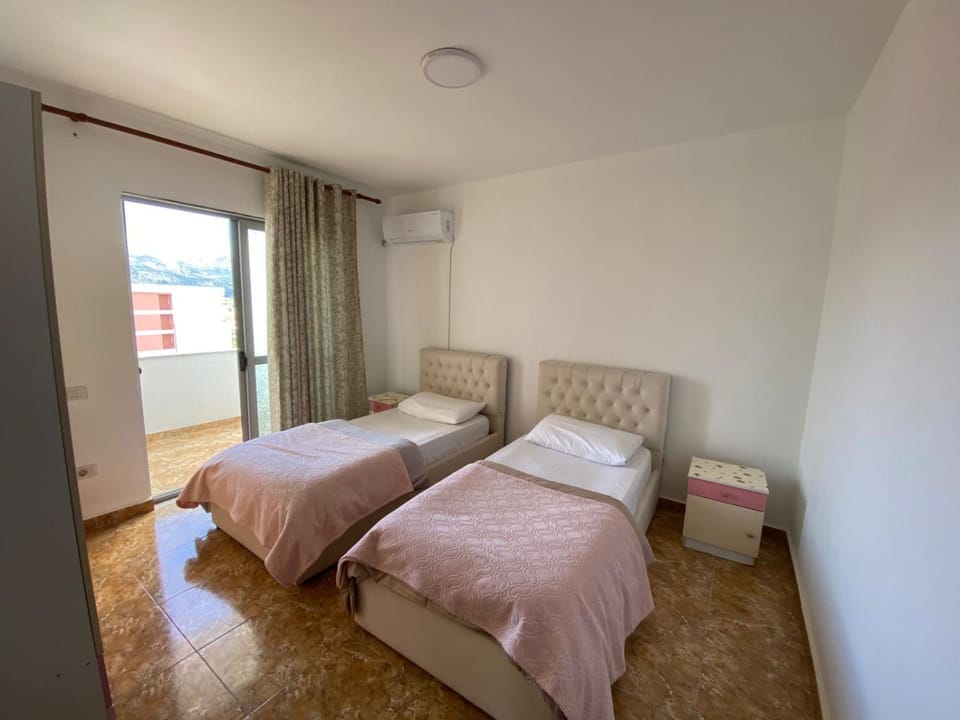 Bed, Photo of the whole room, Bedroom, internet, towels, air conditioner