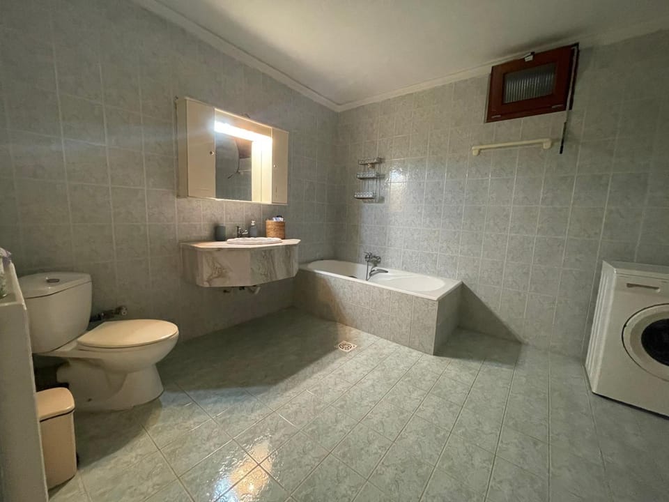 Toilet, Bathroom, towels