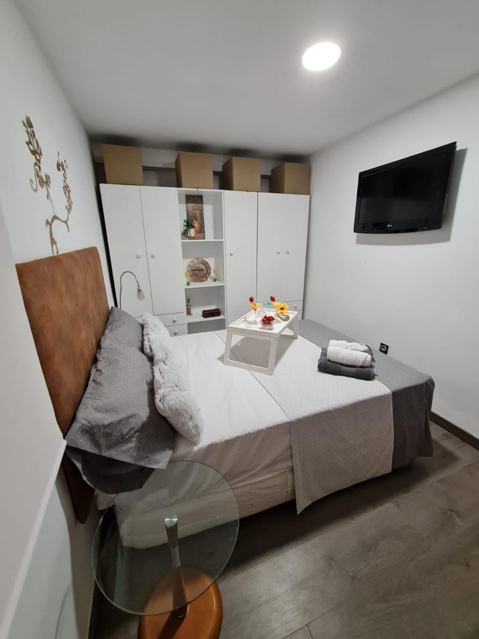 Bed, Bedroom, towels, wardrobe