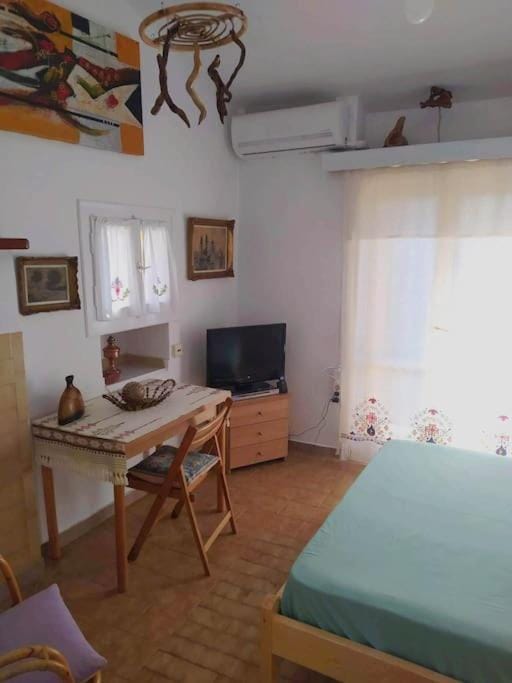Beautiful Cottage over-viewing Samos bay. House in Samos, Greece