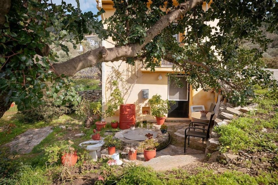 Beautiful Cottage over-viewing Samos bay. House in Samos, Greece