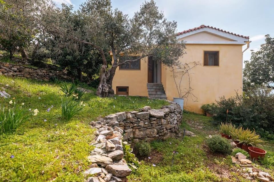 Beautiful Cottage over-viewing Samos bay. House in Samos, Greece