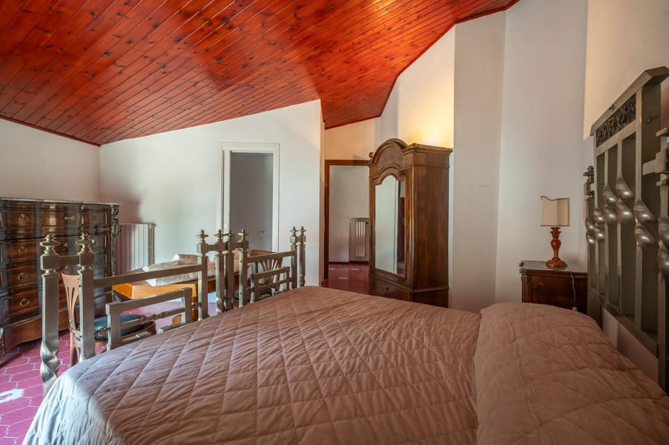 Bedroom, wardrobe
