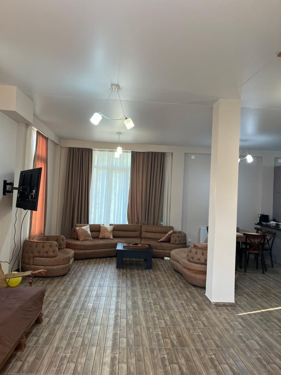 Communal lounge/ TV room