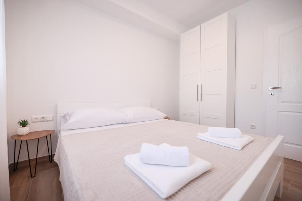 Bedroom, wardrobe