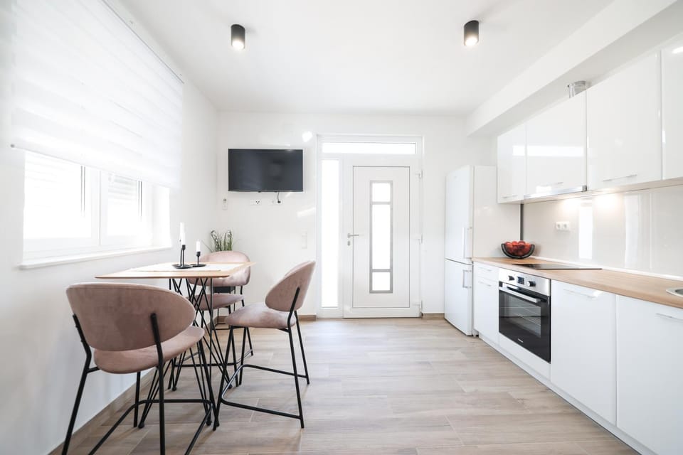 TV and multimedia, Kitchen or kitchenette, Living room, Seating area, pet friendly