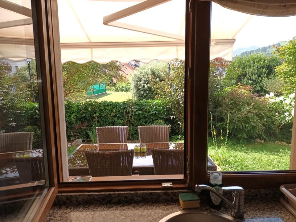 Kitchen or kitchenette, Garden view