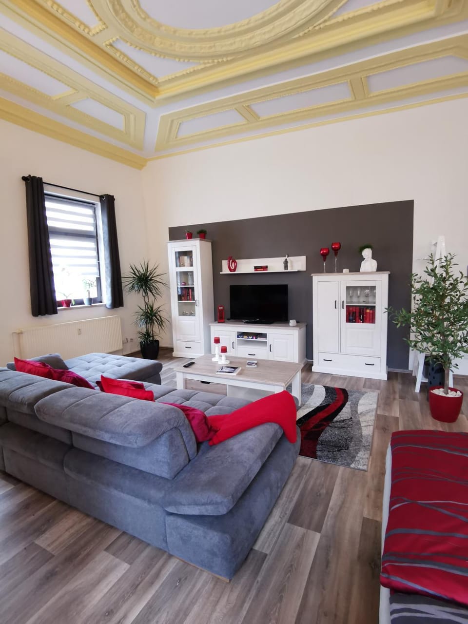 Communal lounge/ TV room, TV and multimedia, Living room, Seating area, Evening entertainment