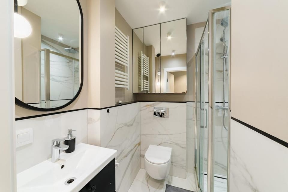 Central Apartment with Balcony and Views, Old Town, metro Apartment in Warsaw