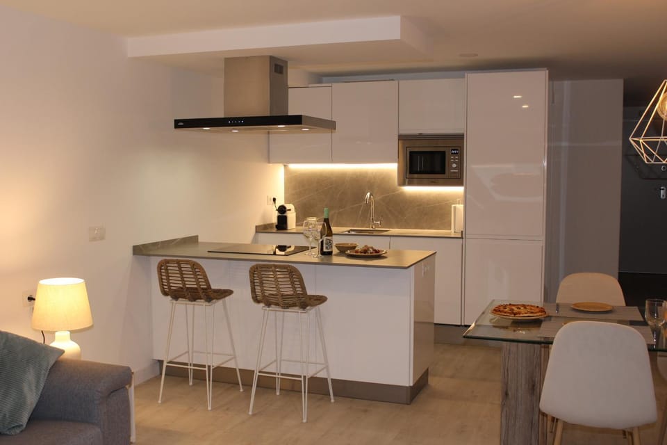 Kitchen or kitchenette, Dining area, minibar, pet friendly, stove