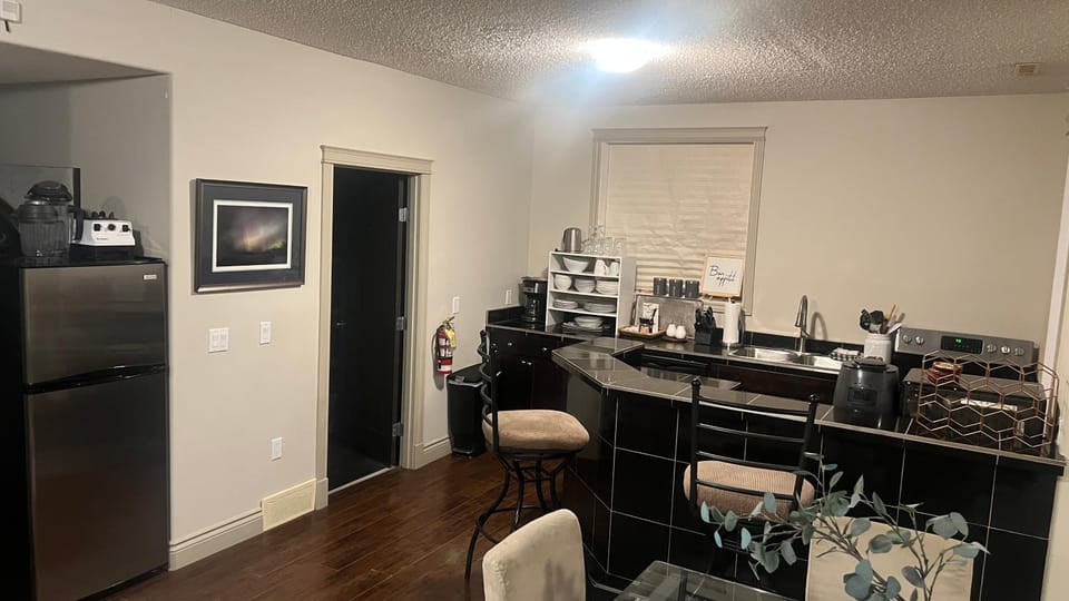 Kitchen or kitchenette, Lounge or bar