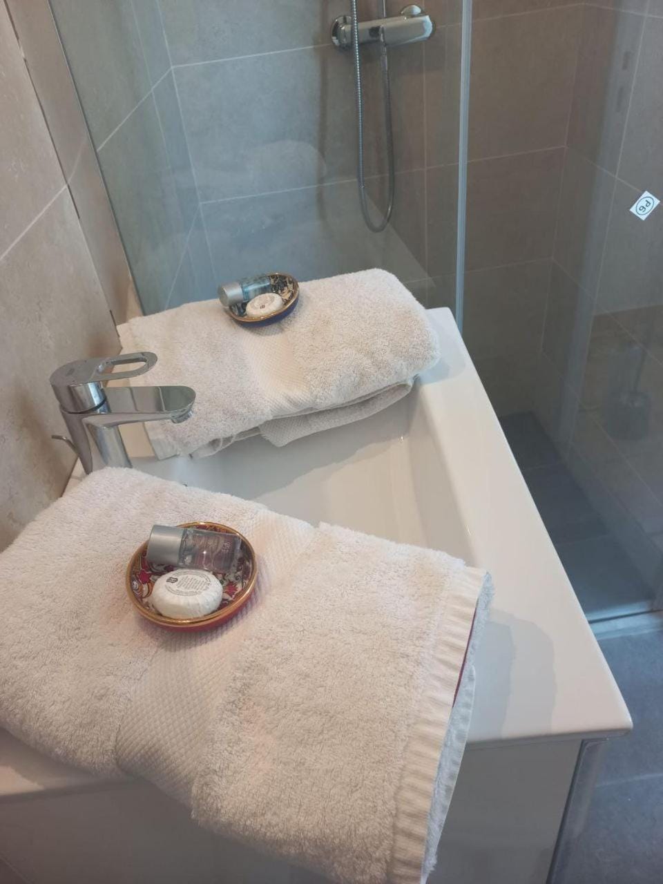 Shower, towels